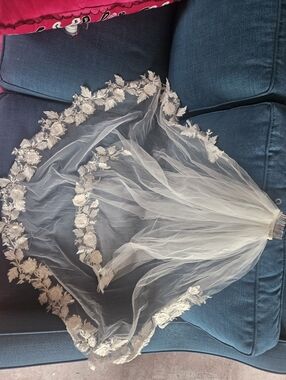 Ivory Bridal Veil with 3D Floral Appliqué